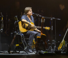 Foto live realizzata da Oronzo Lavermicocca per Scena Live durante il concerto di Cristiano De André- Teatroteam - Bari 22/05/2026