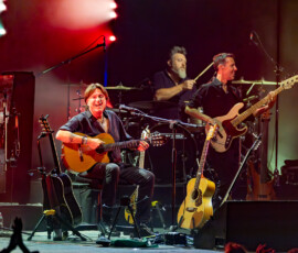Foto live realizzata da Oronzo Lavermicocca per Scena Live durante il concerto di Cristiano De André - Teatroteam- Bari 22/05/2026